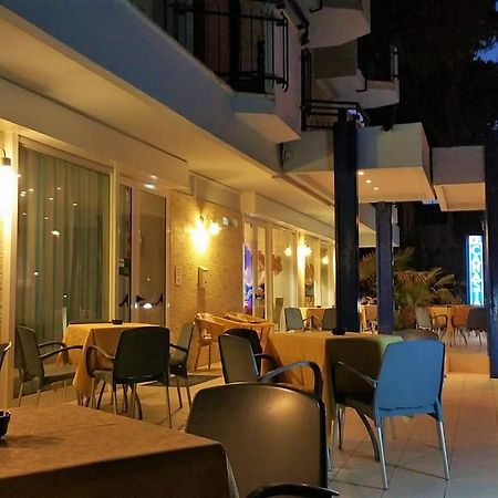 ריצ'יונה Hotel Canasta מראה חיצוני תמונה