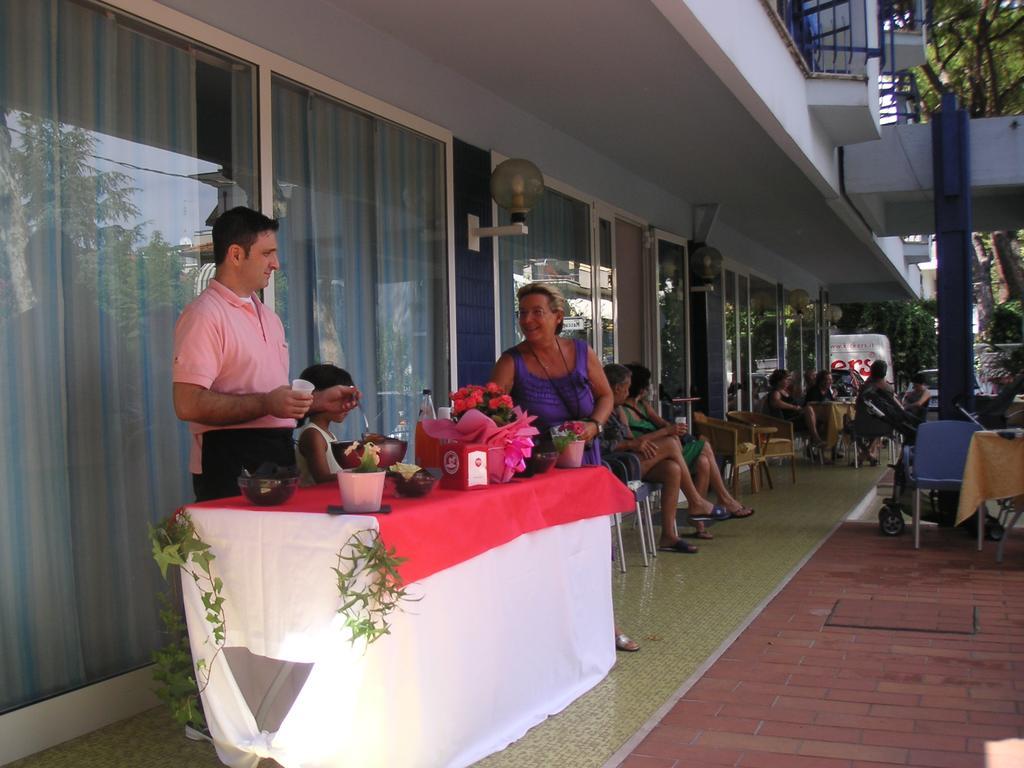 ריצ'יונה Hotel Canasta מראה חיצוני תמונה