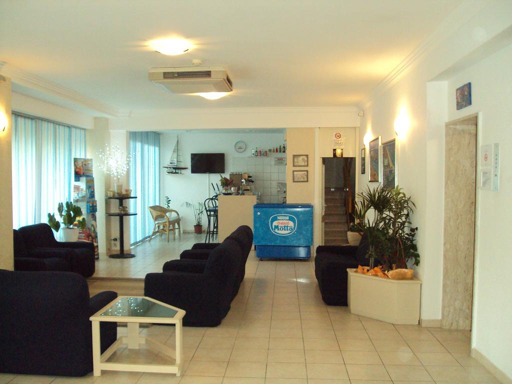 ריצ'יונה Hotel Canasta מראה חיצוני תמונה