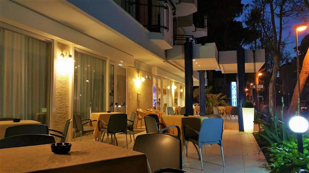 ריצ'יונה Hotel Canasta מראה חיצוני תמונה