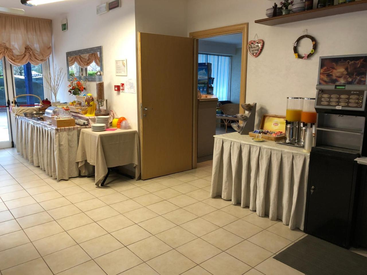 ריצ'יונה Hotel Canasta מראה חיצוני תמונה