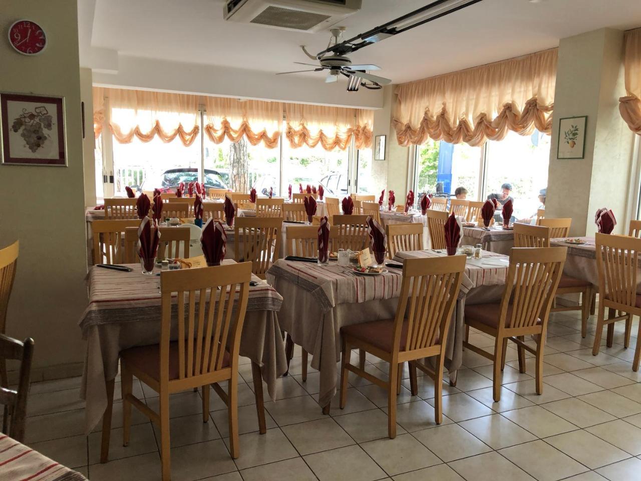 ריצ'יונה Hotel Canasta מראה חיצוני תמונה